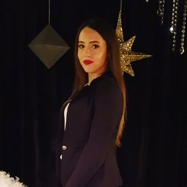 Cristina - Profesor de biologie - Galați
