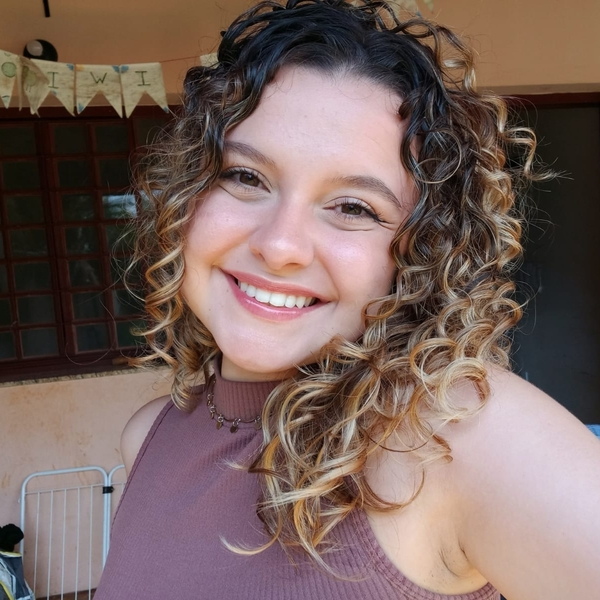 Thaís - Professor de biologia - Campinas