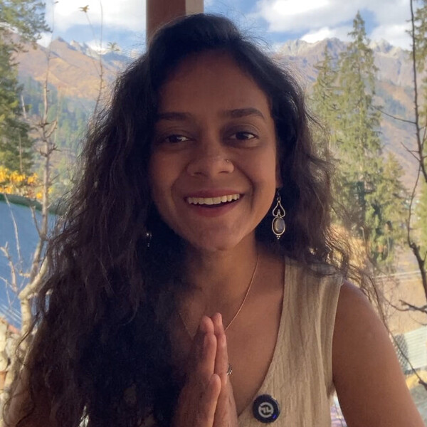 Devika - Yoga instructor - Jari
