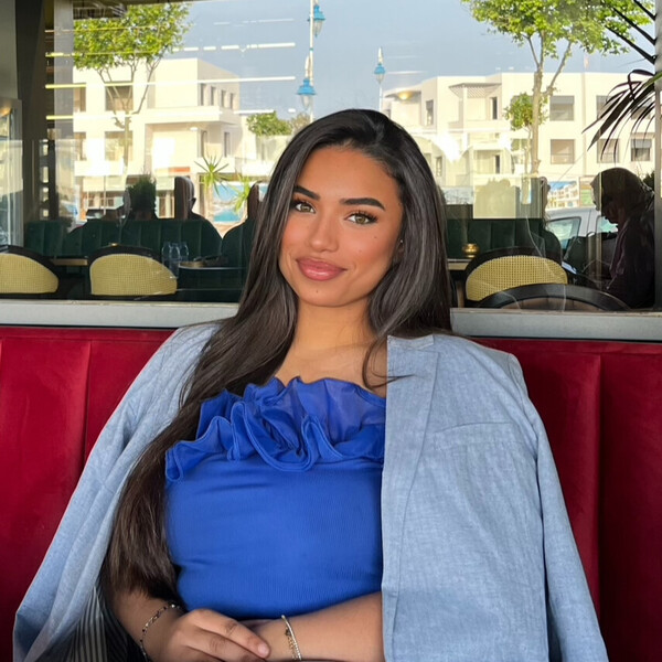 Lina - Prof de maths - Bruxelles