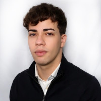 Tomás