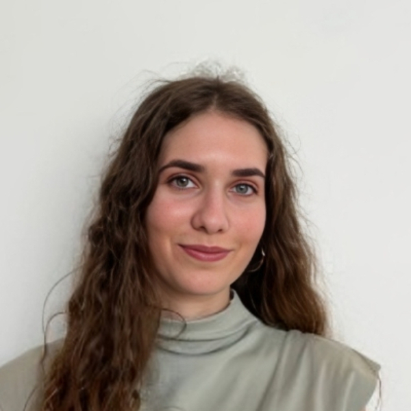 Nora - Computer programming tutor - Regina
