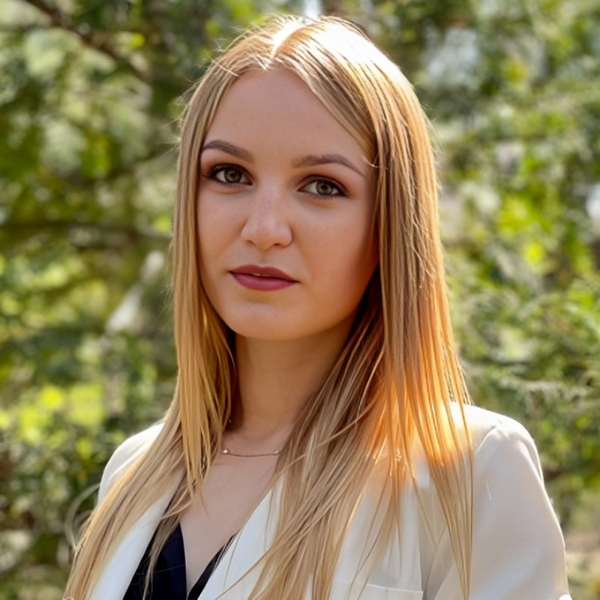 Mira - Economics tutor - Dubai