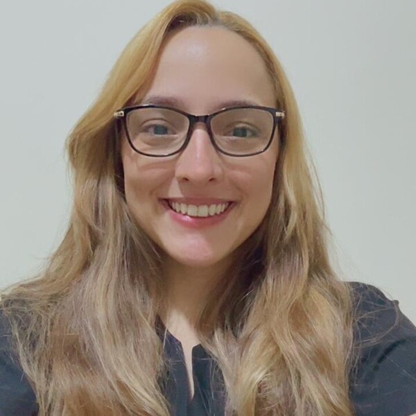 Izabella - Prof de medicina - Brasília