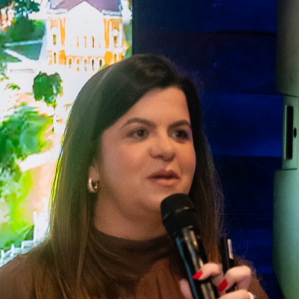 Aline - Prof de recepcionista - Belém