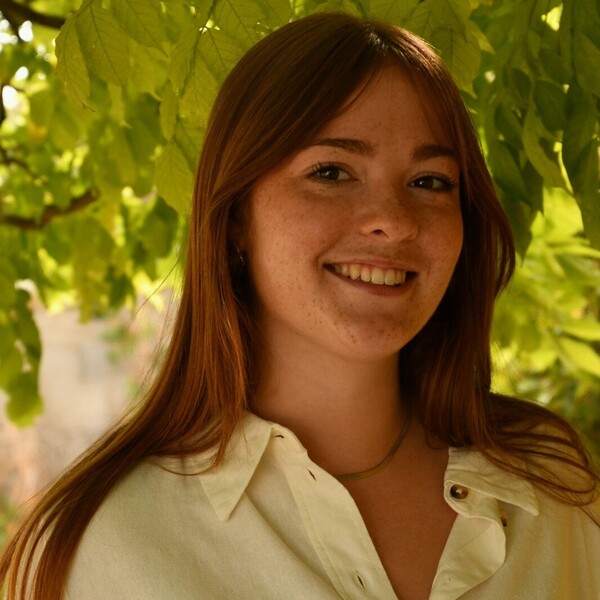 Ines - Prof d'histoire - Bezouce