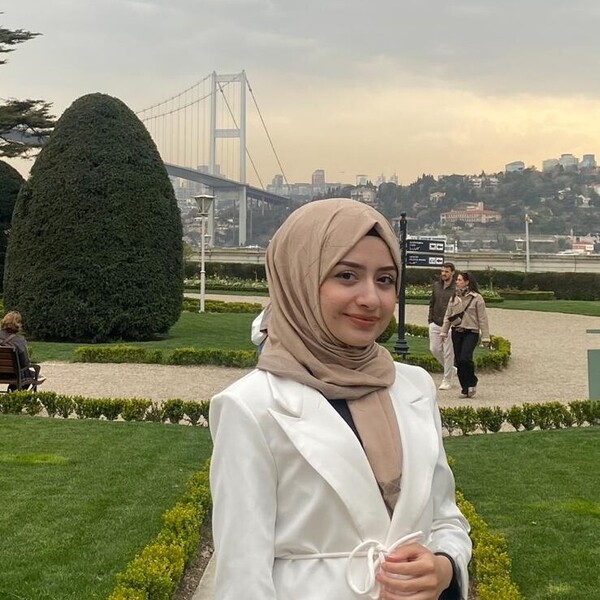 Miray - Arapça öğretmeni - İstanbul