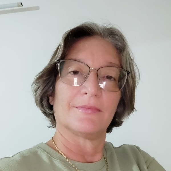 Claudia - Professor de química - Parnaíba