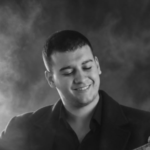 Emre - Bağlama öğretmeni - 