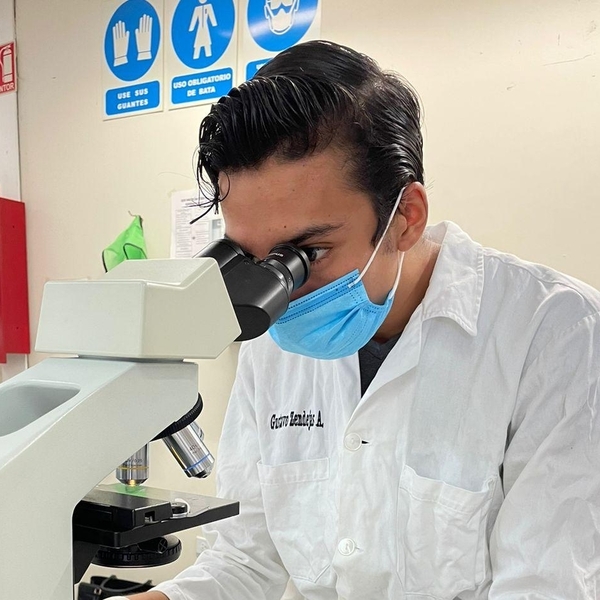 Carlos - Profe de química - Chihuahua
