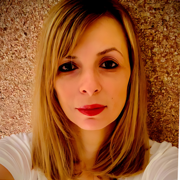 Chloe - English tutor - Dubai