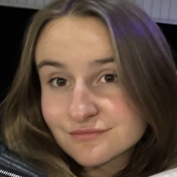 Lili - Prof de français - Bron