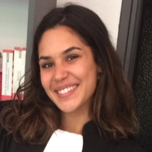 Romane - Prof de droit des affaires - Paris 3e