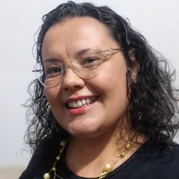 Sheila - Professor de administração - São José dos Campos