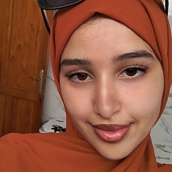 Houda - Prof d'arabe - Fès