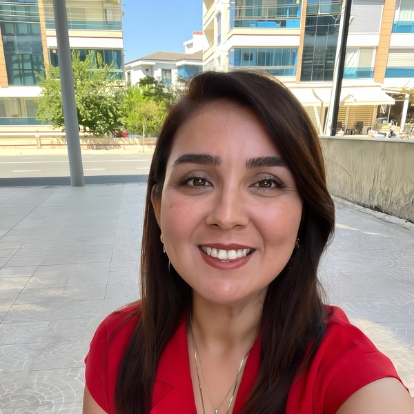 Hatice - Matematik öğretmeni - İzmir