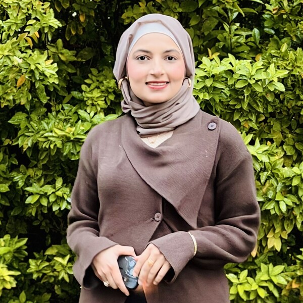 IMAN - Chemistry tutor - Greenacre