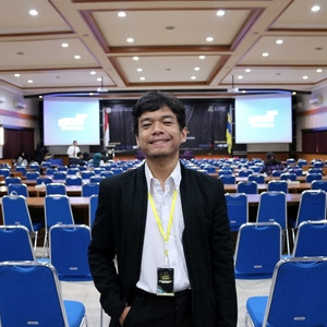 Afif - Guru ekonomi - Surabaya