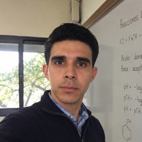 Dariel - Profe de química - Fray Bentos
