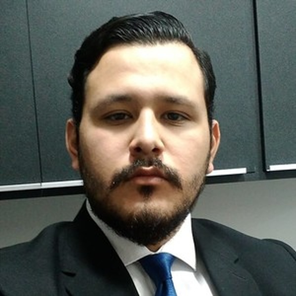 Emmanuel - Profe de derecho civil - León