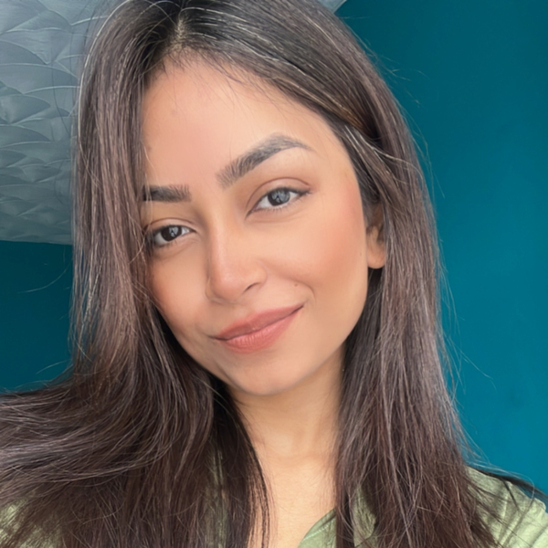 Neha - Economics tutor - London