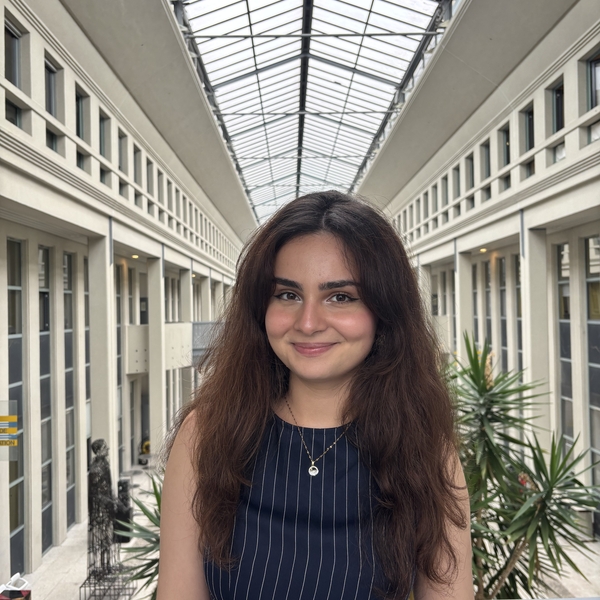 Sarah - Prof de maths - Segré