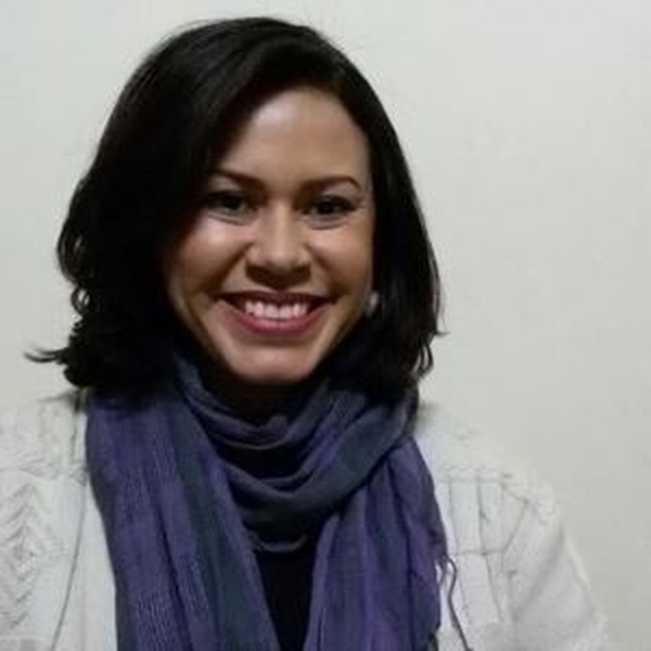 Danielle - Professor de português - Contagem