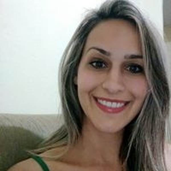 Suelen - Professor de comunicação - São Paulo