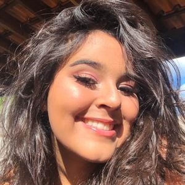 Julia - Professor de redação - Descalvado