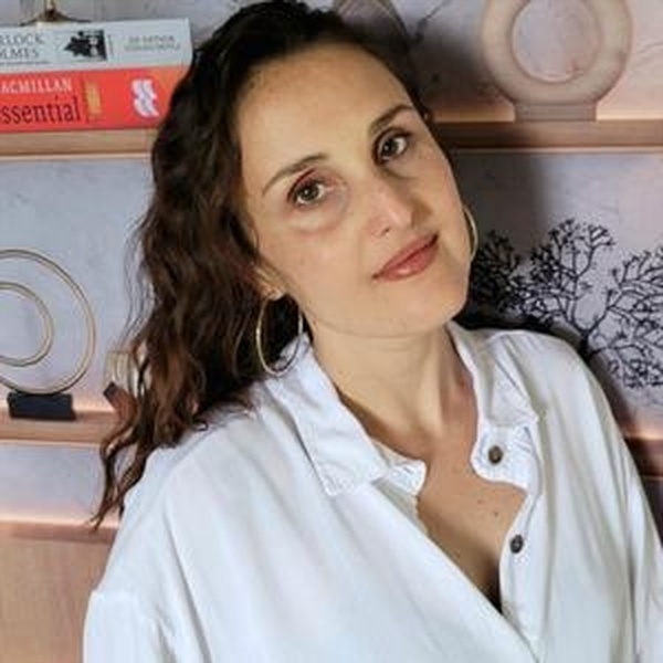 Laura - Professor de inglês - Pindobaçu