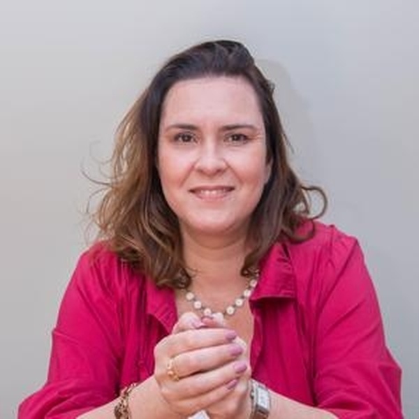 Julia - Professor de administração - Santana de Parnaíba