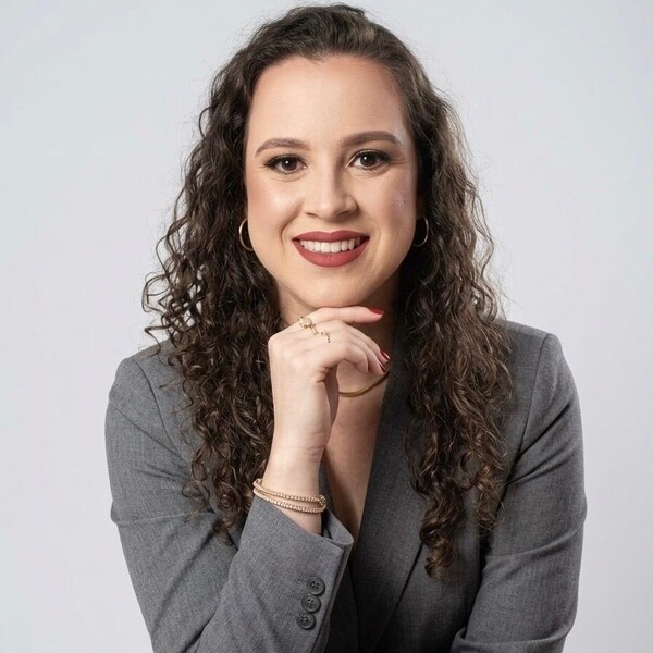 Cintia - Professor de direito civil - Porto Alegre