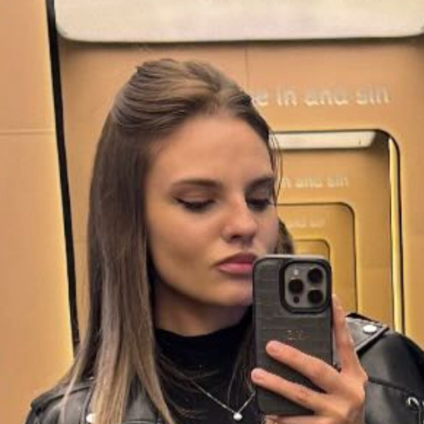 Ana - Profesor de biologie - Chișinău