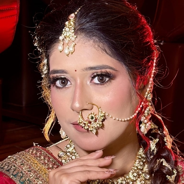 Sayra - Make-up teacher - New Delhi