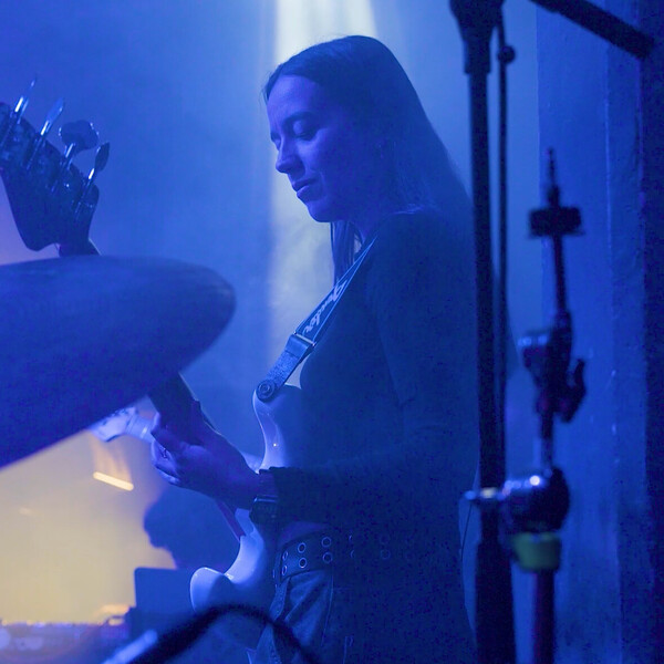Mia - Guitar tutor - London