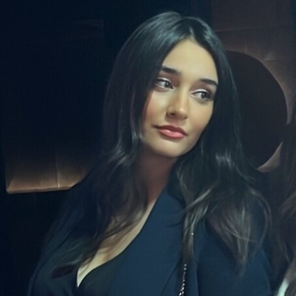 Maria - Profesor de biologie - București