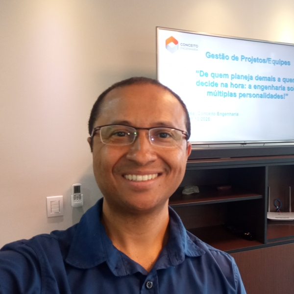 Ricardo - Prof de engenharias - Centro