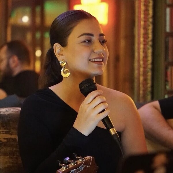 Simge - Gitar öğretmeni - İzmir