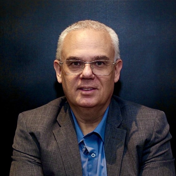 Maurício - Professor de finanças - Taubaté