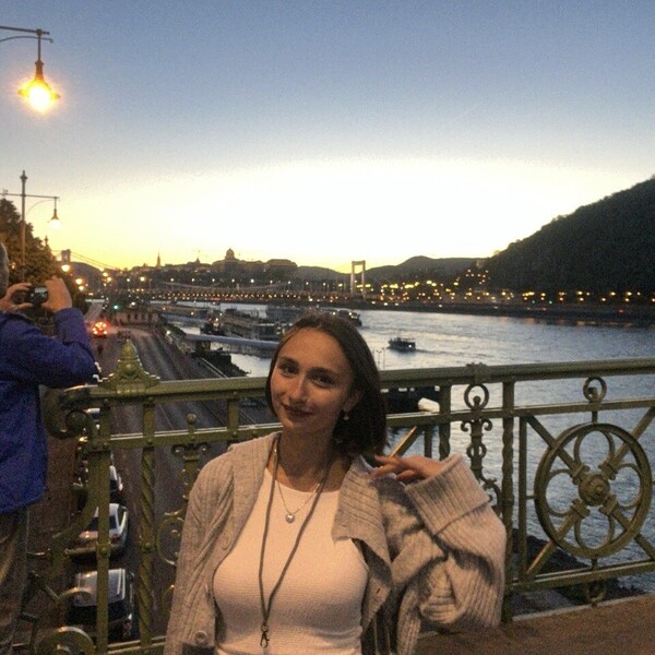 Elif - İngilizce öğretmeni - 