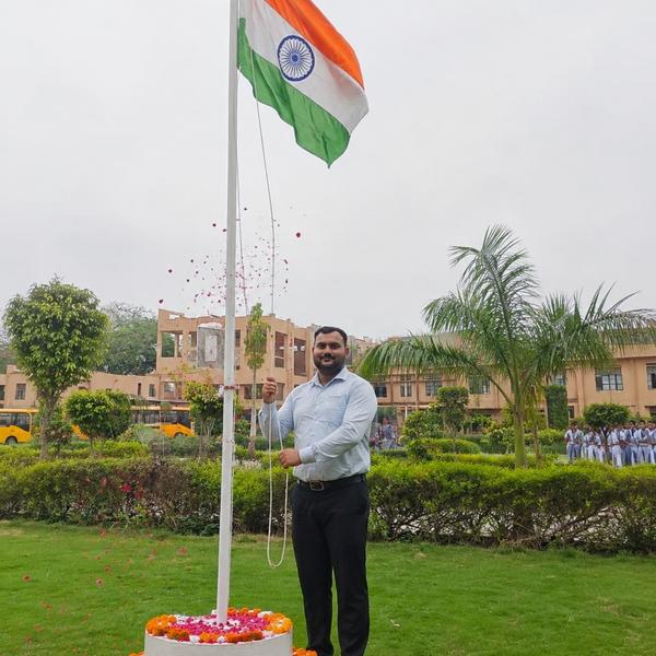 Dheeraj - English tutor - Nathera