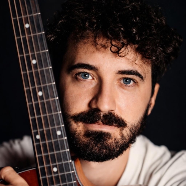 Devis - Acoustic guitar tutor - Limerick