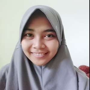 Popy - Guru matematika - Surakarta