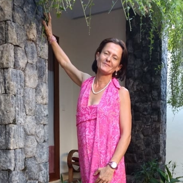 Oksana - Yoga tutor - Singleton