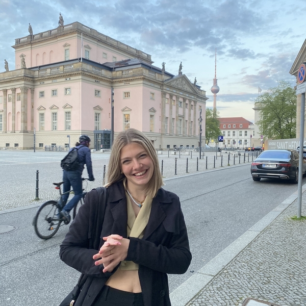 Melia - Prof de français - Arry