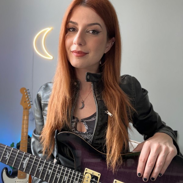 Christina - Prof guitar - London
