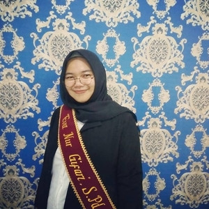 Eva - Guru bahasa inggris - Kadugede