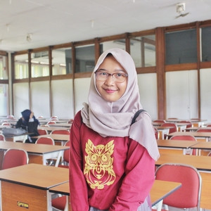 Valiana - Guru matematika - Surakarta