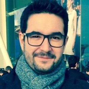 Charles - Prof de droit constitutionnel - Paris