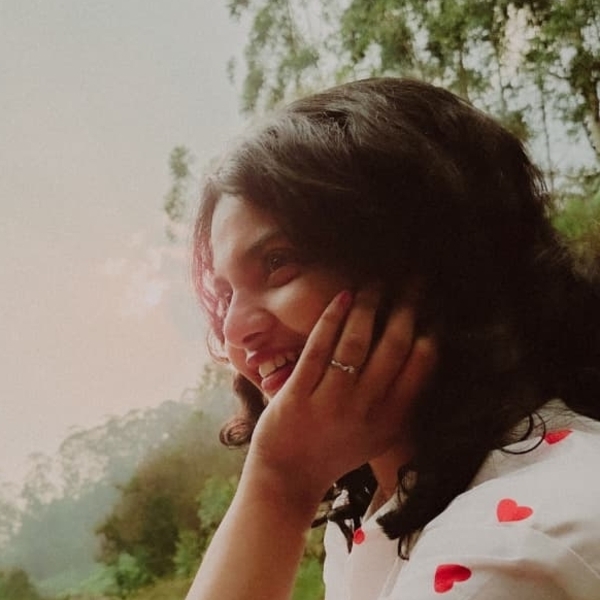 Mareena - English teacher - Alur